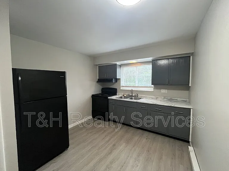 1152 Evans Ave #4 — Photo 3