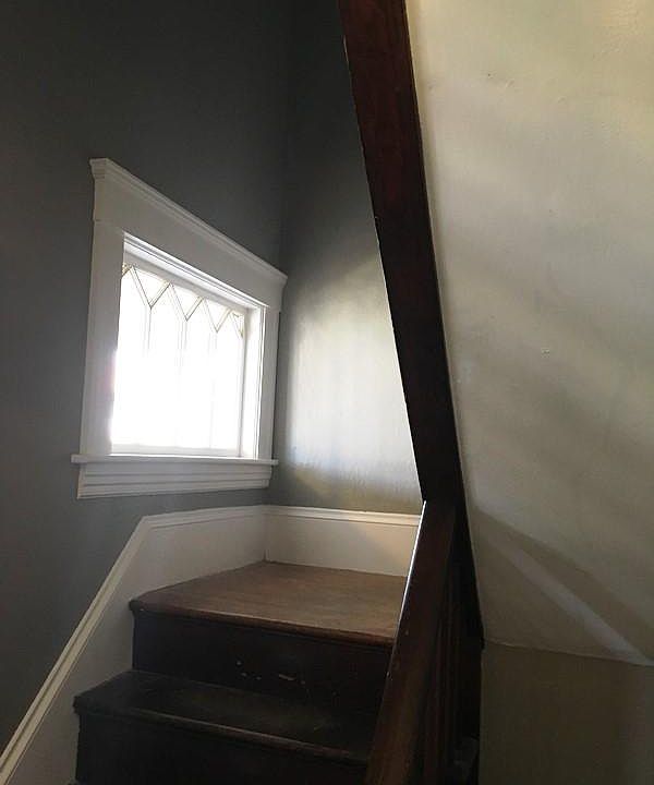 Entrance stair/hall