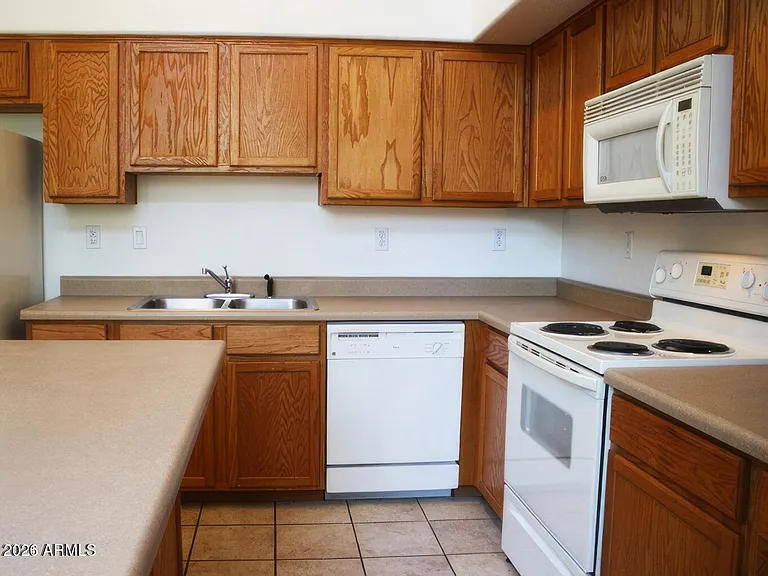 772 S Beck Ave — Photo 7