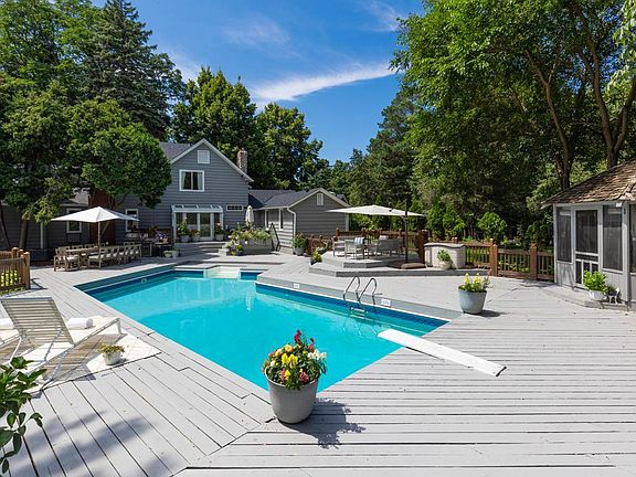 2nd image of 3865 Hillcrest Rd