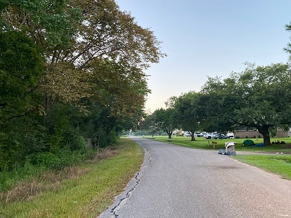 3rd image of 5201 Aurora Dr