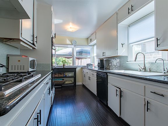 4th image of 1013 Nutwood Ave