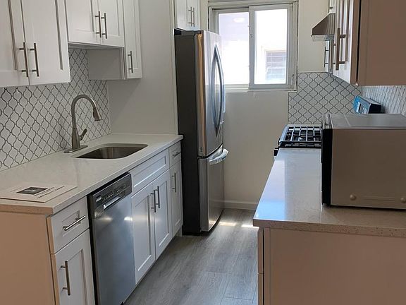2nd image of 1022 Throgmorton Ave