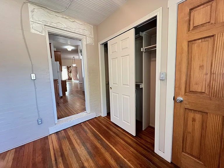 2259 N High St — Photo 14