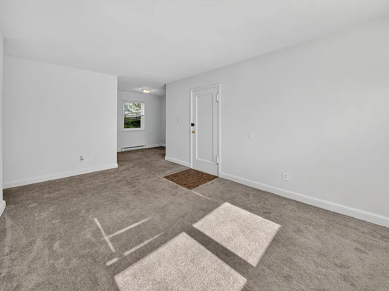 Croydon Manor Apartments — Photo 9