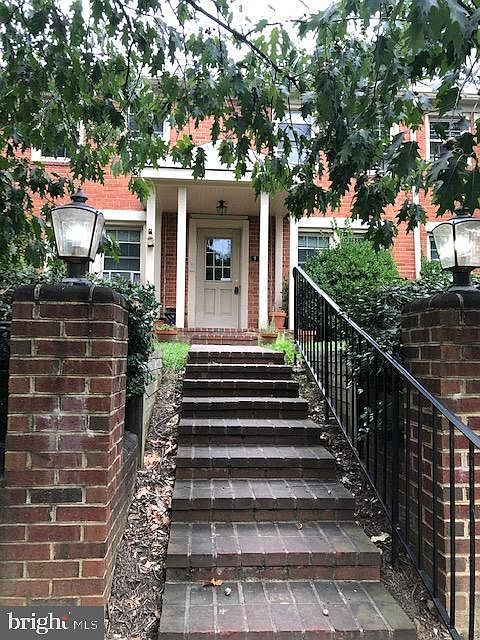 1st image of 911 Church St APT 2