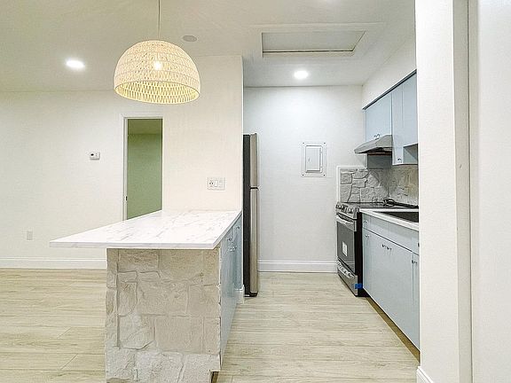 5th image of 708 Angelina Ln #B