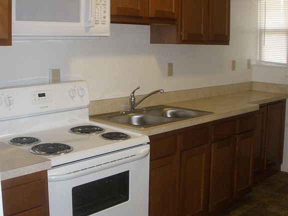 3rd image of 11617 Franklin Blvd #3B