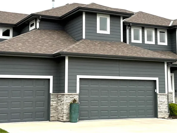 11114 Port Royal Dr, La Vista, NE 68046