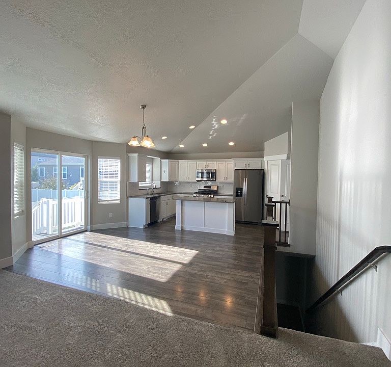 1st image of 2865 N Parkridge Dr