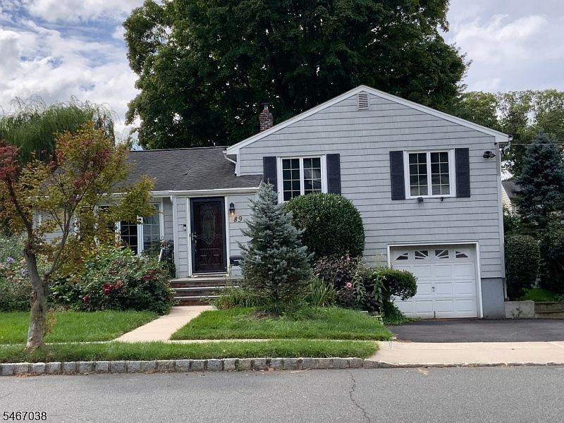 1st image of 89 Hawthorne Ave