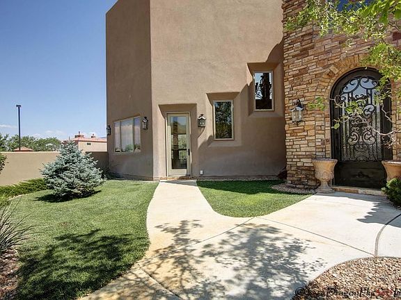 Front_Courtyard