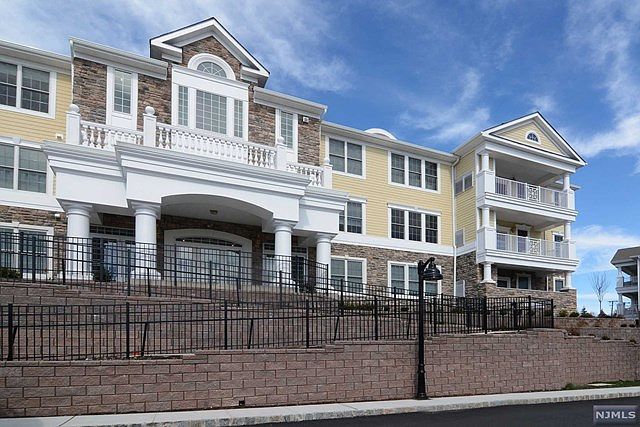 1st image of 909 Four Seasons Ln