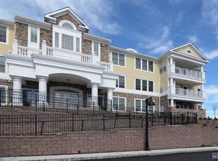 909 Four Seasons Ln, Woodcliff Lake, NJ 07677