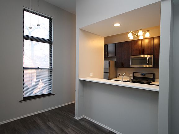3rd image of 1732 N Dayton St #2A