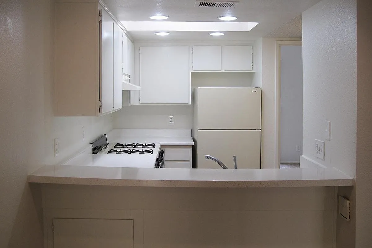 Vista La Mesa Apartments — Photo 1