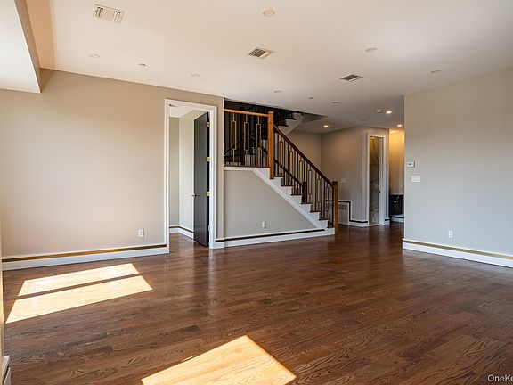 4th image of 18 Twin Avenue #304