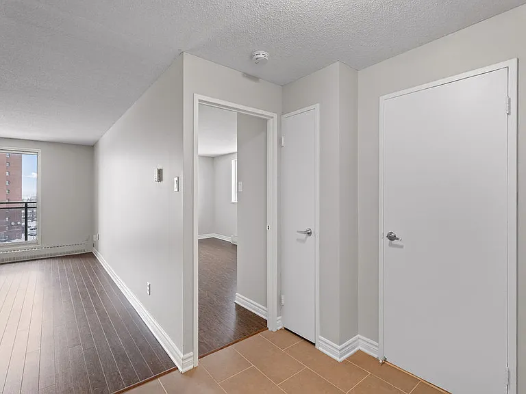 2470 Southvale Cres — Photo 63
