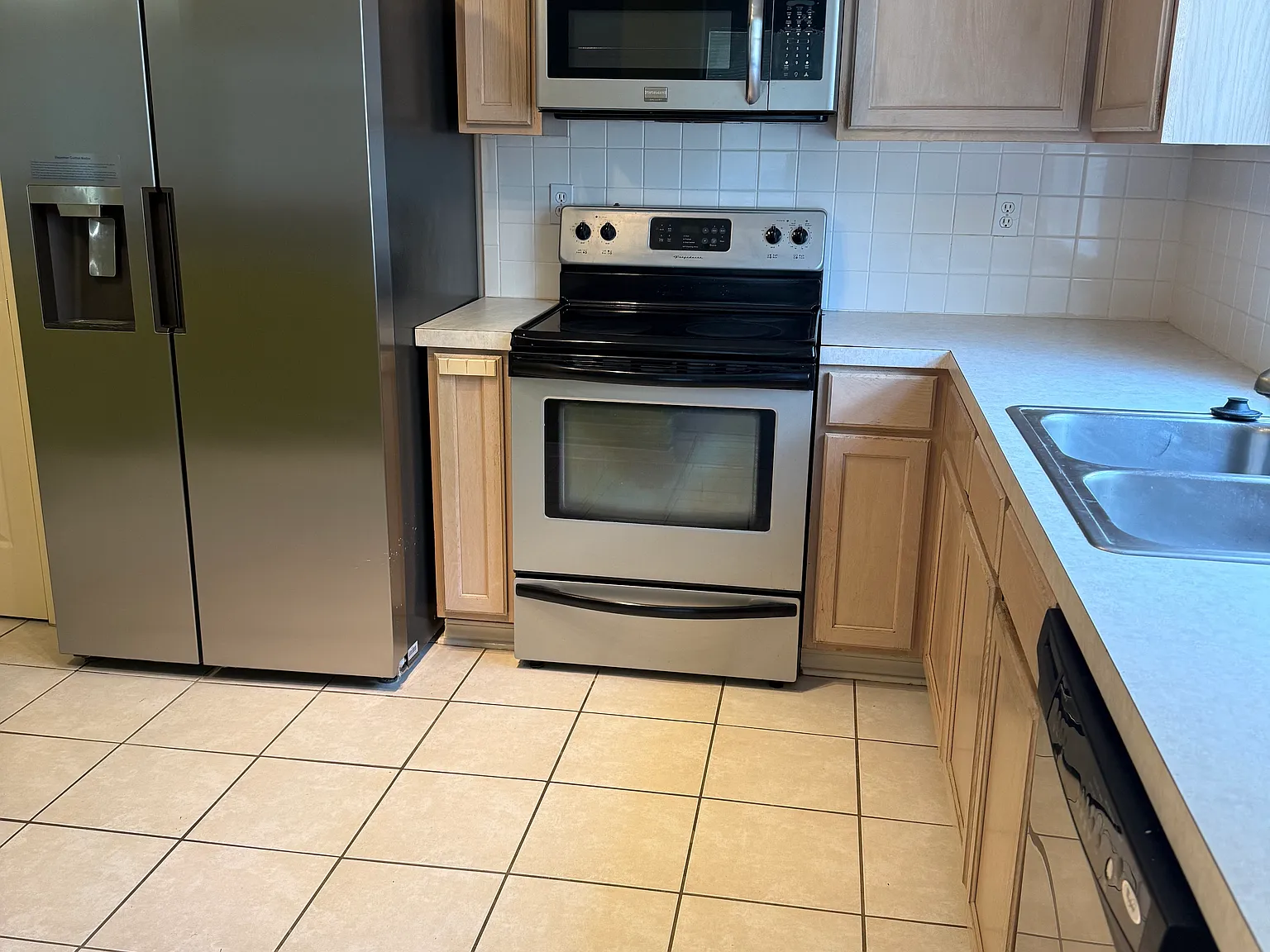 3 bed, 1760 sqft, $1,900 — Photo 3