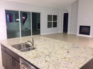 15927 Persimmon Grove Dr, Lithia, FL 33547