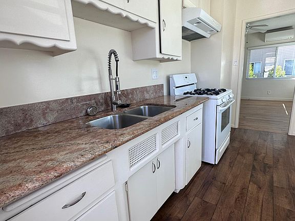 3rd image of 4354 N Lakewood Blvd #1