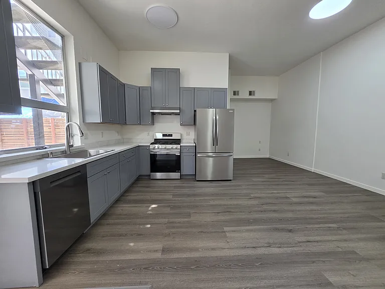 2323 Market St #B — Photo 4