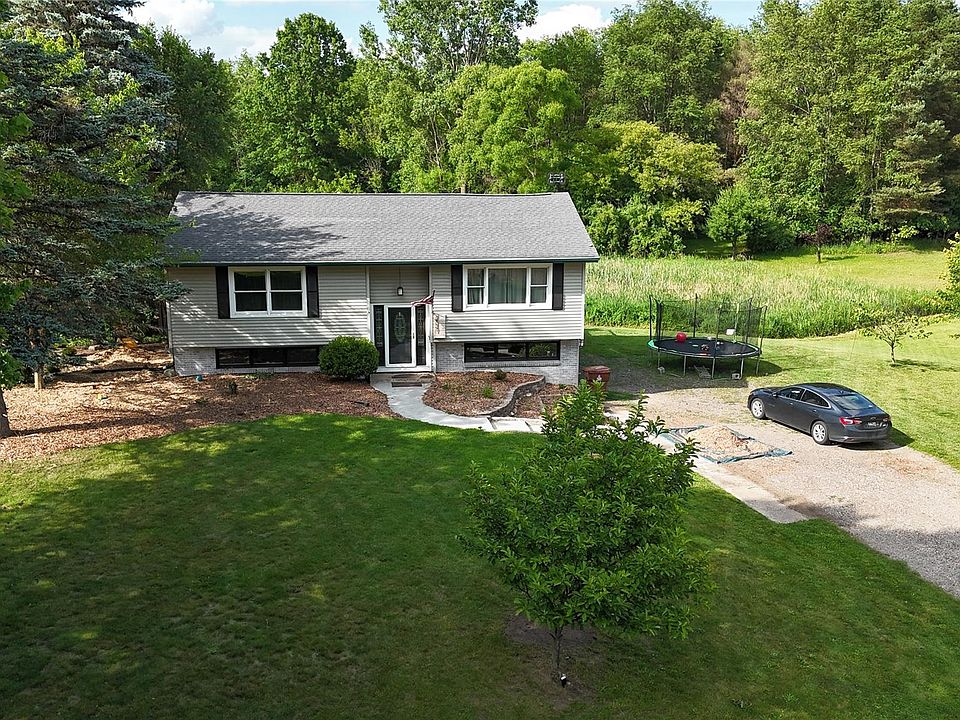 1st image of 7915 Hillcrest Dr
