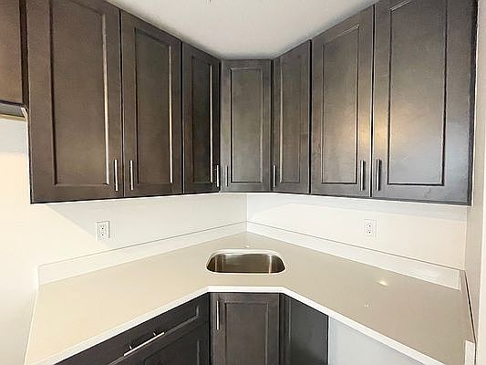 3rd image of 69 Cooper St APT 4B