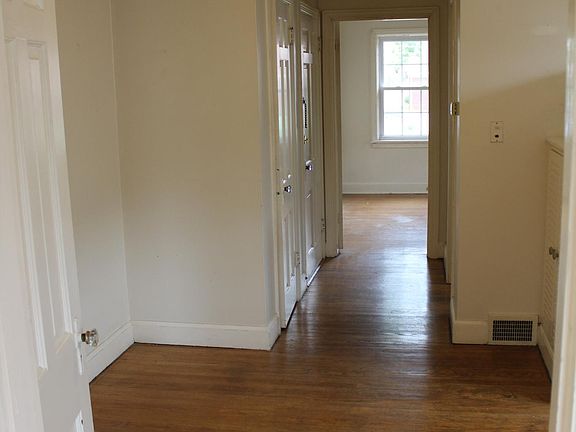 4th image of 2117 Gladstone Ave APT B