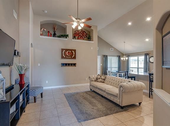 4th image of 404 Braewick Dr