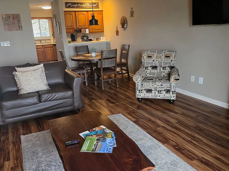 520 Briarcliff Way — Photo 3