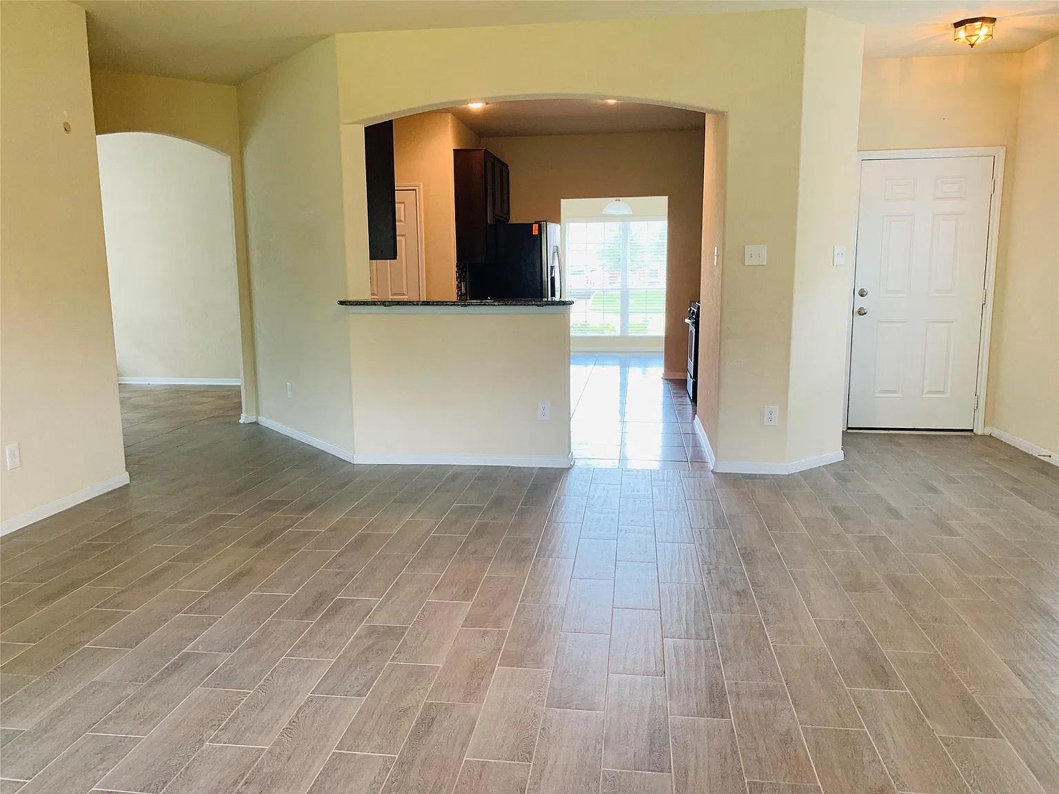 4 bed, 3.0 bath, 2603 sqft, $2,500 — Photo 2