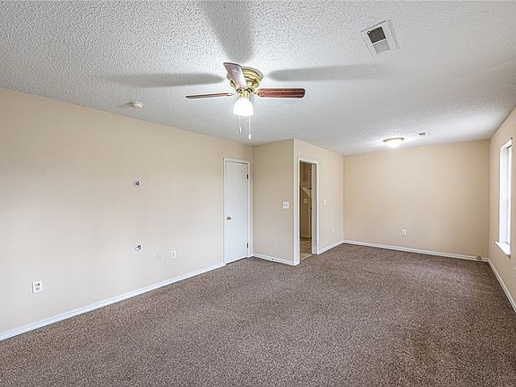 3rd image of 138 Lark Ln