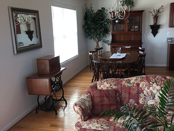 2nd image of 1309 Horseshoe Cir