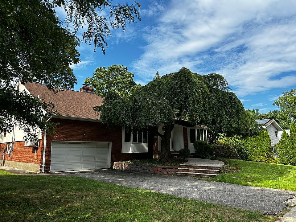 1st image of 6 Village Dr