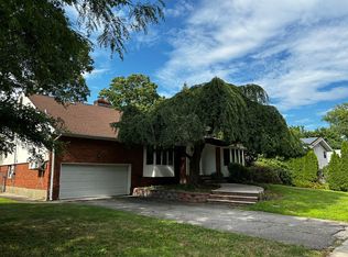 6 Village Dr, Jericho, NY 11753