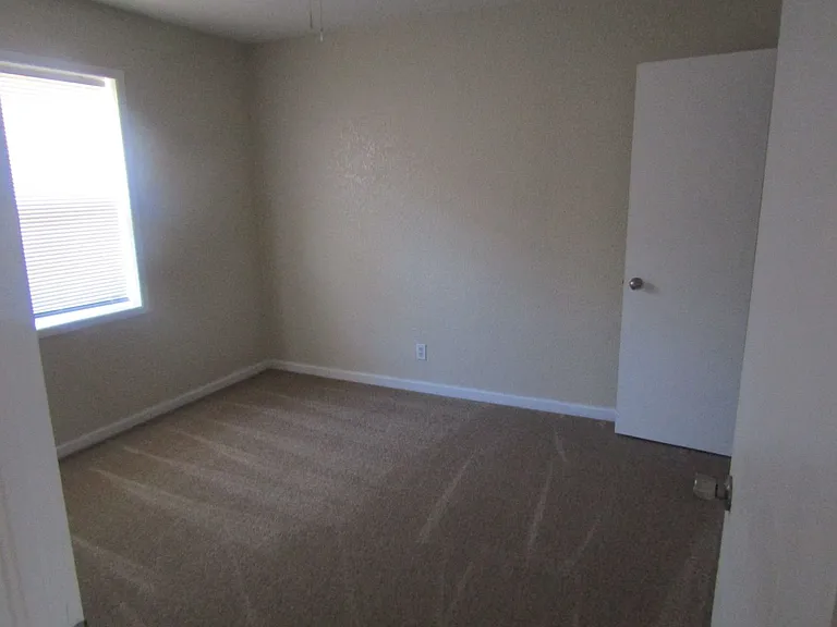 1306 Garth Dr — Photo 10