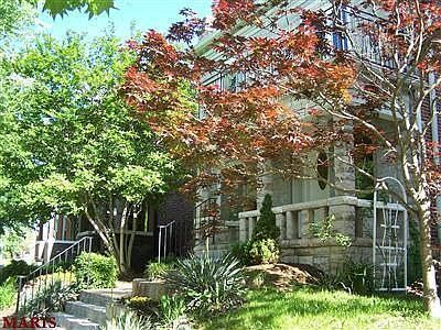 2 blocks to Tower Grove Park