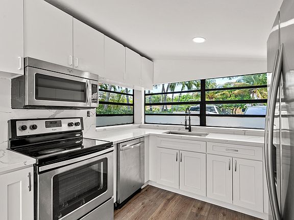 3rd image of 340 NE 26th Court