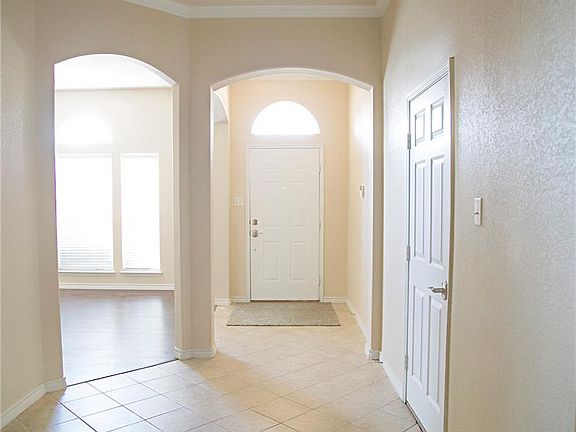 3rd image of 600 Creek Point Dr