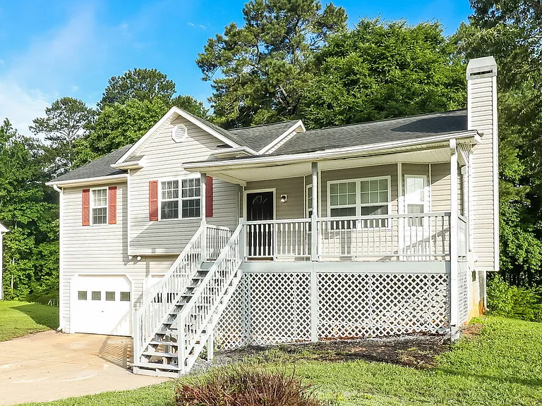 375 Fairview Dr — Photo 4