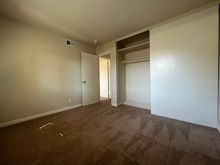 Lamplighter Apartments — Photo 17