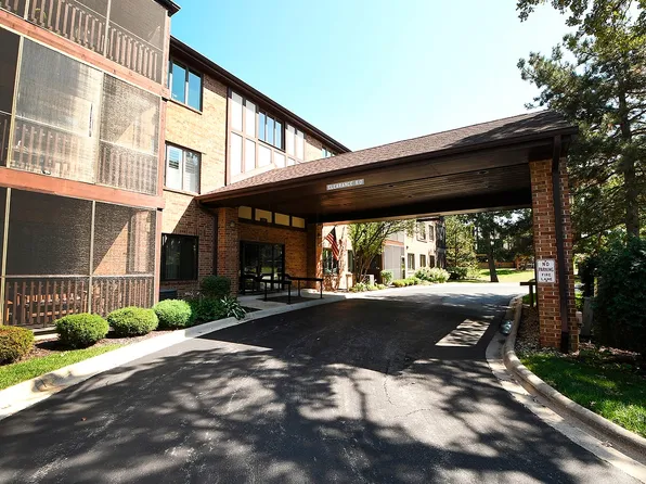 7800 W Foresthill Ln APT 104, Palos Heights, IL 60463