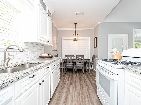 5th image of 140 Mayhaw Ln