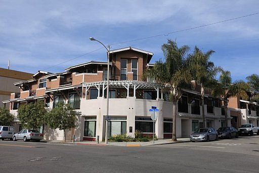 1st image of 777 E Santa Clara St #17
