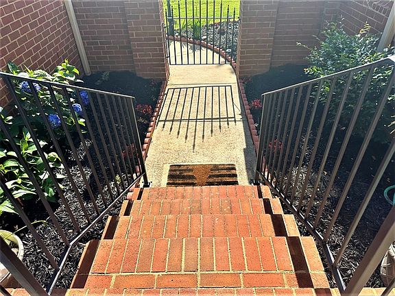5th image of 122 Queens Ct