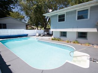 5508 Quercus Ln, Davenport, IA 52806
