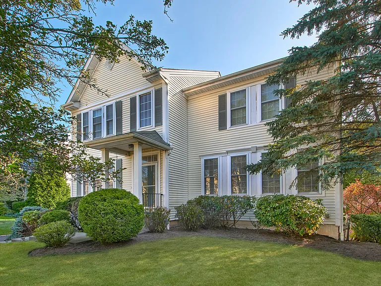 15 Milestone Rd — Photo 2