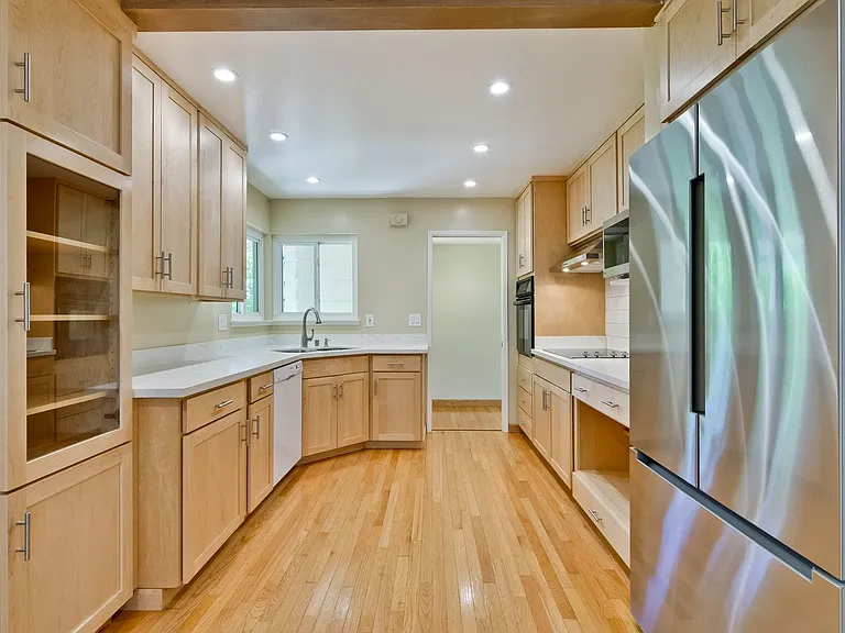 1084 Bluebird Ave — Photo 7