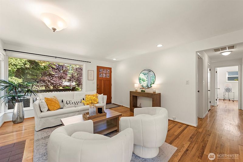 2nd image of 6831 37th Avenue NE